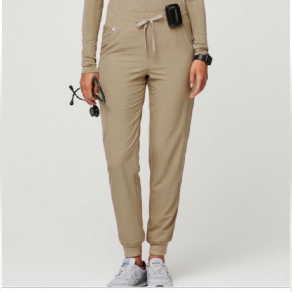 Women’s Figs FIONx high waisted lined water resistant fabric joggers size MP